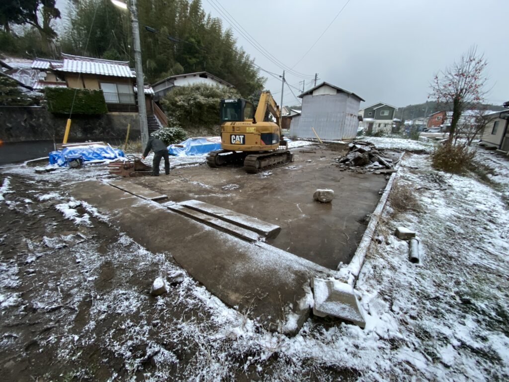 島根県松江市、鶏舎の解体工事
解体中の写真