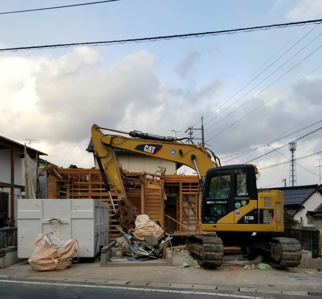 島根県松江市　解体工事にて
重機による解体工事の施工事例