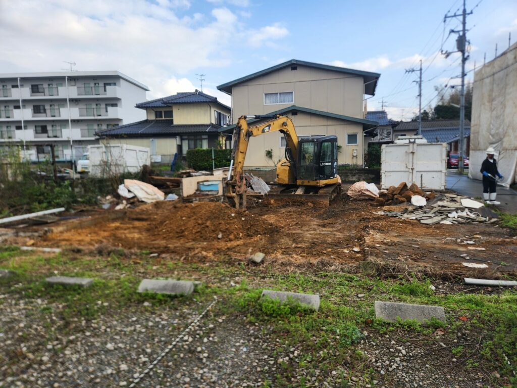 島根県松江市にて行った解体工事の施工事例。
基礎撤去
