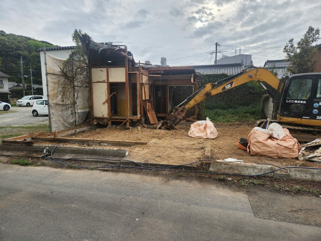 島根県松江市にて行った解体工事の施工事例。
上屋解体