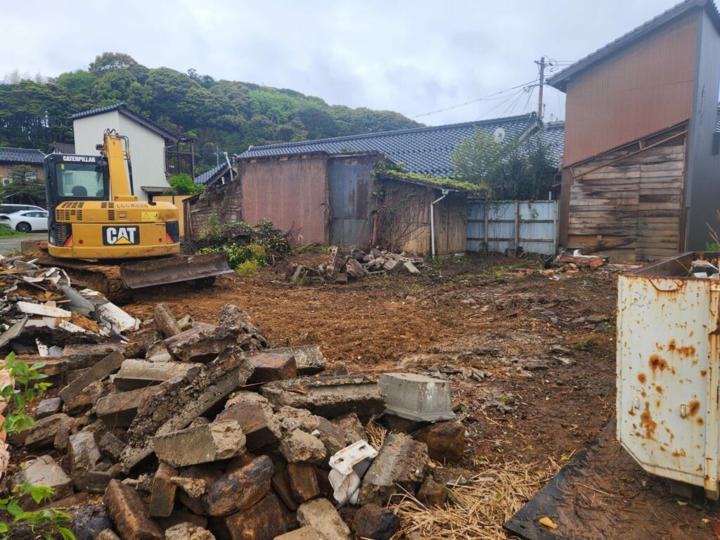 島根県松江市にて行った解体工事の施工事例。
基礎撤去